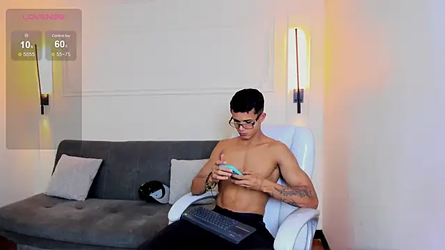 Paradise boy s online show from November 12, 9:47 pm