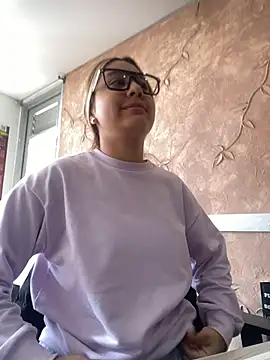 Miabonnett  online show from December 14, 1:05 pm