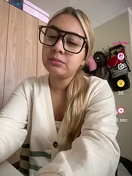 Miabonnett  online show from May 5, 2:47 pm