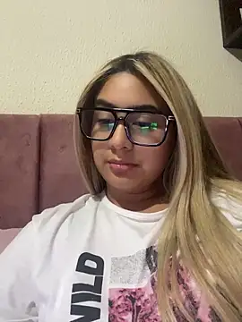 Snapshot of Miabonnett_ chatting on May 15, 1:12 am Miabonnett online show from May 15, 1:12 am