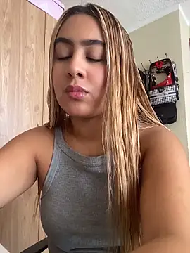 Snapshot of Miabonnett_ chatting on May 20, 3:40 pm Miabonnett online show from May 20, 3:40 pm