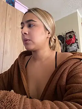 Snapshot of Miabonnett_ chatting on June 1, 2:52 pm Miabonnett online show from June 1, 2:52 pm