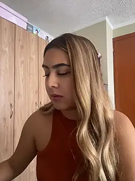 Miabonnett  online show from July 7, 3:27 pm