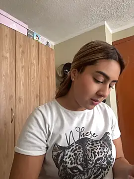 Miabonnett  online show from July 8, 3:38 pm