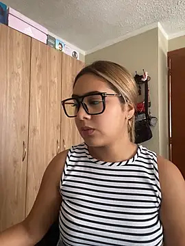 Miabonnett  online show from July 9, 3:16 pm