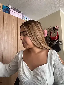 Miabonnett  online show from July 16, 2:34 pm