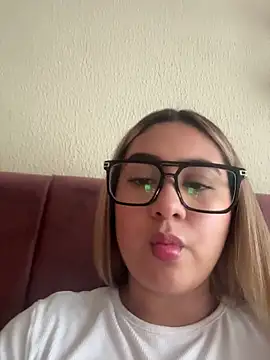 Miabonnett  online show from July 20, 3:58 pm