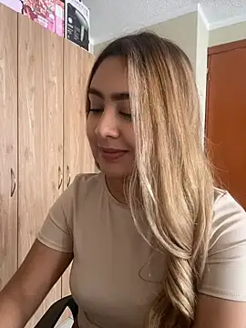 Miabonnett  online show from July 27, 3:08 pm