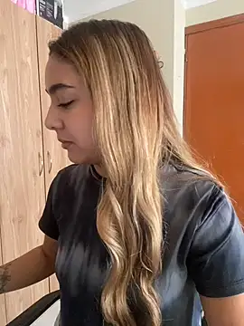 Miabonnett  online show from July 29, 2:26 pm
