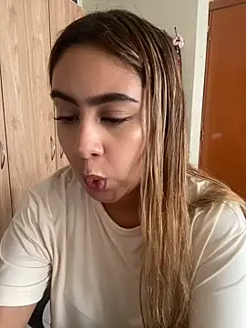 Miabonnett  online show from July 30, 3:00 pm