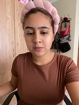 Miabonnett  online show from August 2, 3:21 pm