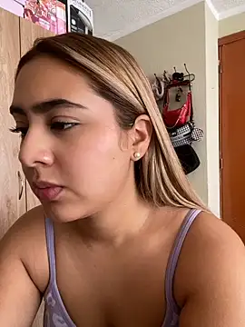 Miabonnett  online show from August 4, 2:41 pm
