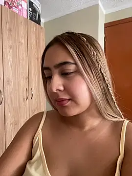 Miabonnett  online show from August 5, 3:04 pm