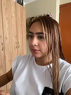 Miabonnett  online show from August 6, 3:03 pm