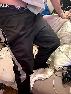 Snapshot of pervy_devil chatting on December 5, 7:50 am pervy devil online show from December 5, 7:50 am