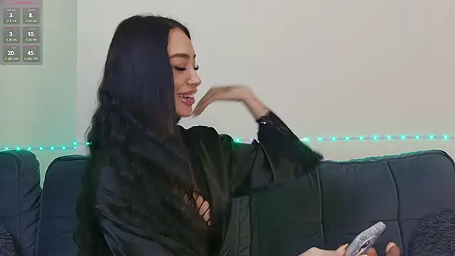 Snapshot of OnlyXandra chatting on December 12, 8:14 am OnlyXandra online show from December 12, 8:14 am