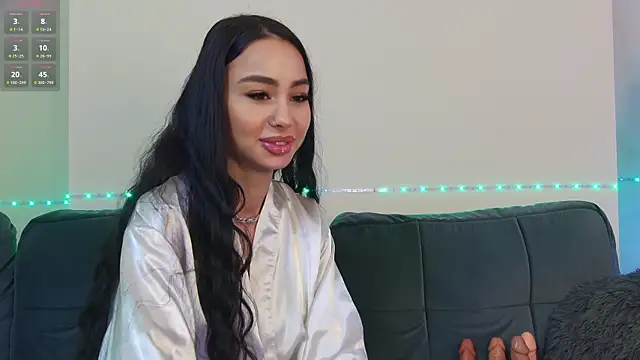 Snapshot of OnlyXandra chatting on December 13, 9:02 am OnlyXandra online show from December 13, 9:02 am