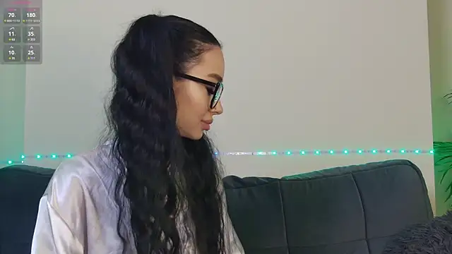 Snapshot of OnlyXandra chatting on January 11, 8:33 am OnlyXandra online show from January 11, 8:33 am