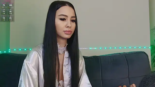 Snapshot of OnlyXandra chatting on February 11, 8:37 am OnlyXandra online show from February 11, 8:37 am