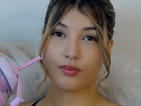 Snapshot of CatherinDaSilva chatting on June 23, 3:59 am CatherinDaSilva online show from June 23, 3:59 am