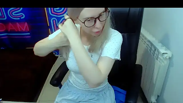 Snapshot of kerakiss877 chatting on March 19, 8:43 pm kerakiss877 online show from March 19, 8:43 pm