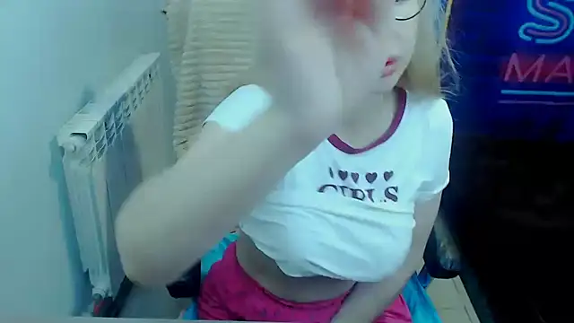 Snapshot of kerakiss877 chatting on November 9, 5:39 am kerakiss877 online show from November 9, 5:39 am