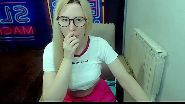 Snapshot of kerakiss877 chatting on December 19, 3:30 pm kerakiss877 online show from December 19, 3:30 pm