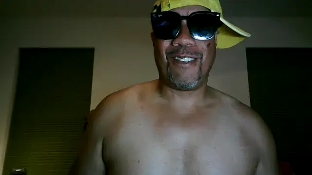 Snapshot of pimpdaddy4ever chatting on May 5, 2:08 am pimpdaddy4ever online show from May 5, 2:08 am