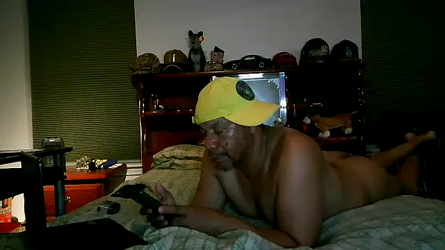 Snapshot of pimpdaddy4ever chatting on May 14, 3:35 am pimpdaddy4ever online show from May 14, 3:35 am