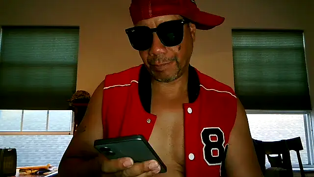 Snapshot of pimpdaddy4ever chatting on May 27, 11:35 pm pimpdaddy4ever online show from May 27, 11:35 pm