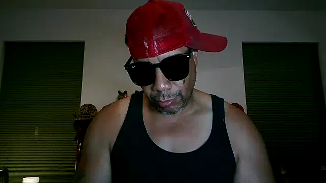 Snapshot of pimpdaddy4ever chatting on May 31, 3:15 am pimpdaddy4ever online show from May 31, 3:15 am