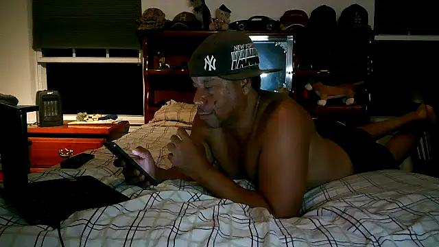 Snapshot of pimpdaddy4ever chatting on June 19, 2:05 am pimpdaddy4ever online show from June 19, 2:05 am