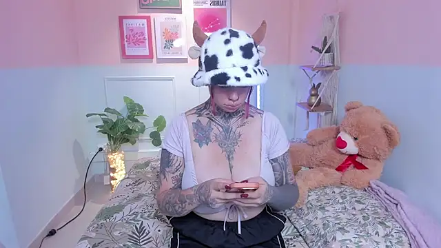 Snapshot of ViolettaBaker_ chatting on November 23, 3:34 pm ViolettaBaker online show from November 23, 3:34 pm