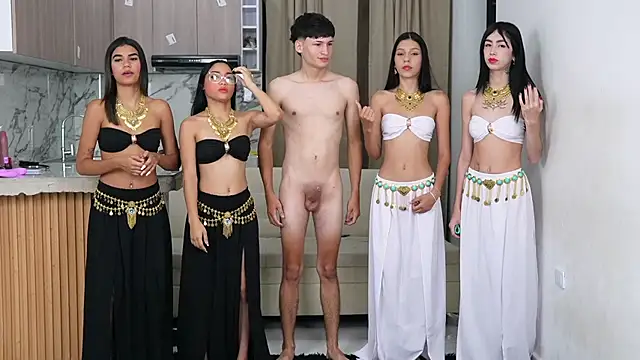 Snapshot of maidengirls chatting on October 31, 7:37 pm maidengirls online show from October 31, 7:37 pm