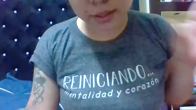 Jennxdolls online show from December 13, 4:33 am