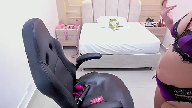 MADISON ROWAN1 online show from March 7, 2:52 am