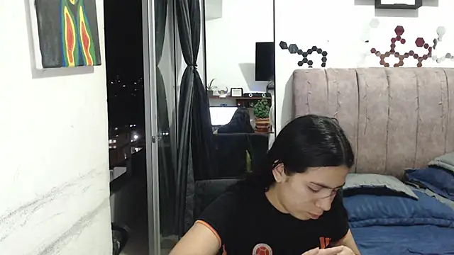 Snapshot of Liza_Thurner chatting on January 5, 12:31 am Liza Thurner online show from January 5, 12:31 am