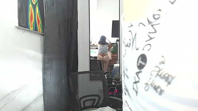 Snapshot of Liza_Thurner chatting on February 19, 11:36 pm Liza Thurner online show from February 19, 11:36 pm