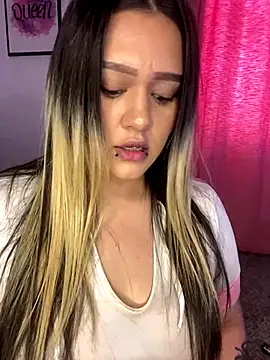 Snapshot of Ari_Martin chatting on December 7, 7:32 pm Ari Martin online show from December 7, 7:32 pm