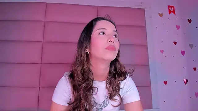 Snapshot of little-Emma chatting on October 17, 3:20 am little-Emma online show from October 17, 3:20 am