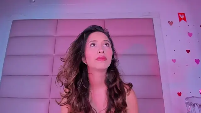 Snapshot of little-Emma chatting on October 19, 2:45 am little-Emma online show from October 19, 2:45 am