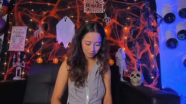 Snapshot of little-Emma chatting on October 30, 11:16 pm little-Emma online show from October 30, 11:16 pm