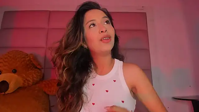 Snapshot of little-Emma chatting on November 21, 11:47 pm little-Emma online show from November 21, 11:47 pm