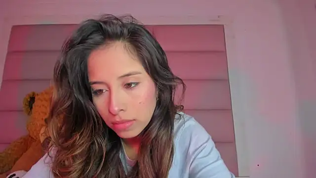 Snapshot of little-Emma chatting on December 14, 3:12 am little-Emma online show from December 14, 3:12 am