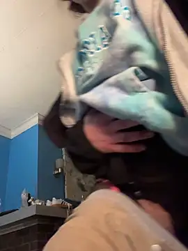 Snapshot of emilysue1 chatting on January 19, 2:04 am emilysue1 online show from January 19, 2:04 am