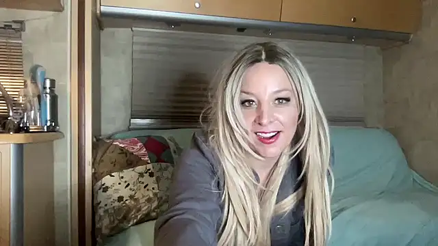 MonroeLoves online show from December 15, 5:01 am