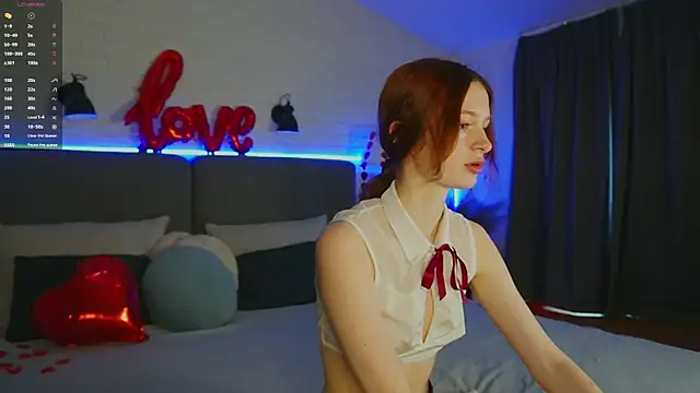 Snapshot of Viola__moon chatting on February 16, 1:05 pm Viola moon online show from February 16, 1:05 pm