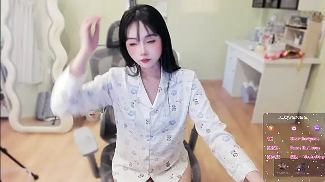 Snapshot of Nery_Asian chatting on May 25, 10:32 am Nery Asian online show from May 25, 10:32 am