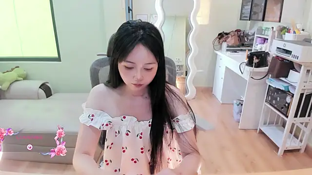 Snapshot of Nery_Asian chatting on July 18, 2:27 am Nery Asian online show from July 18, 2:27 am