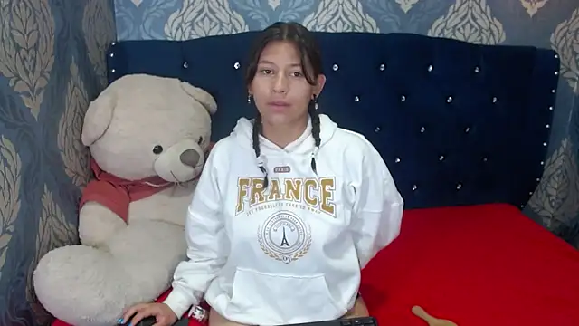 Lilyevansx online show from March 18, 10:36 am